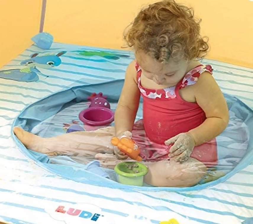 Bassin de jeu sensoriel avec poignées aquatiques pour bébé