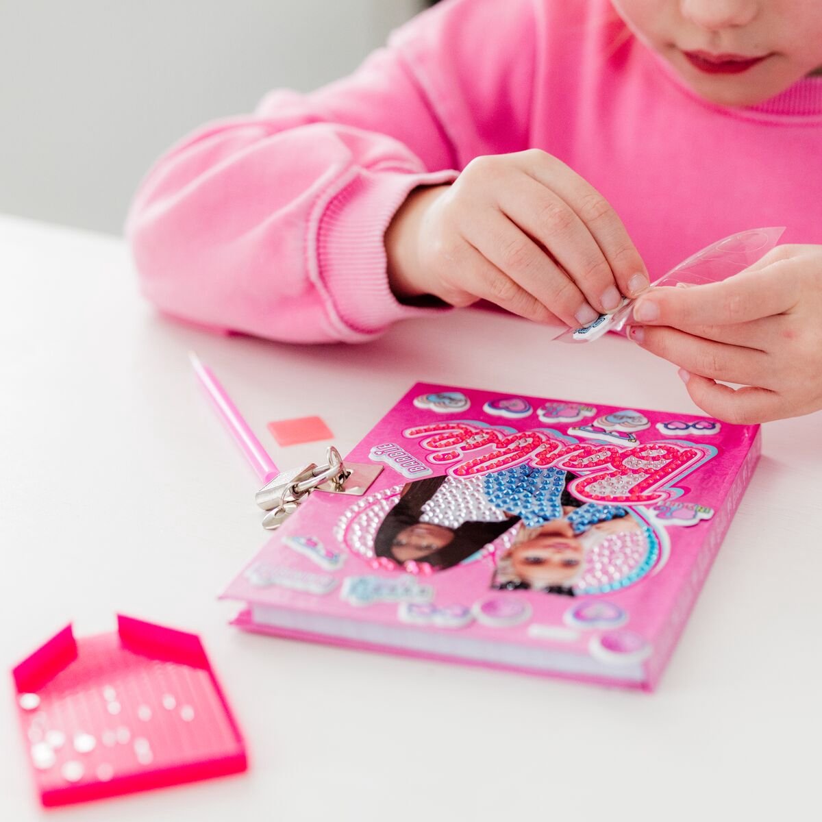 Journal intime Barbie avec cadenas et stylo secret lumineux