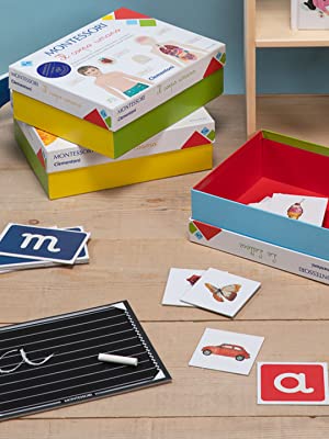 Boîtes de rangement colorées avec cartes d'association Clementoni