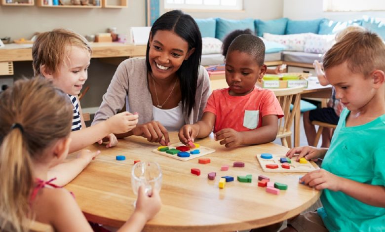 Coffret Montessori Apprentissage Formes et Couleurs