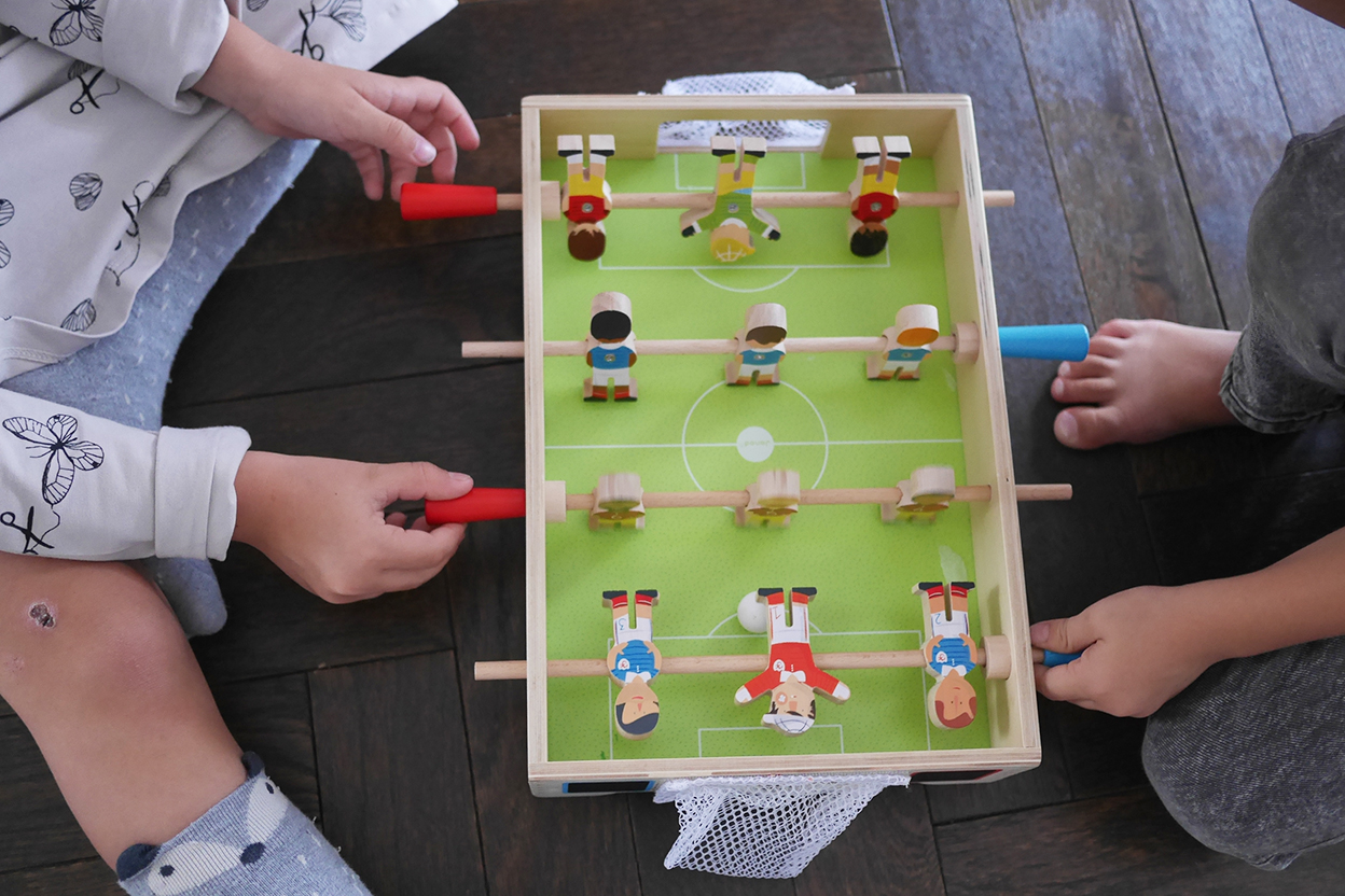 Mini Baby-foot en bois coloré Janod