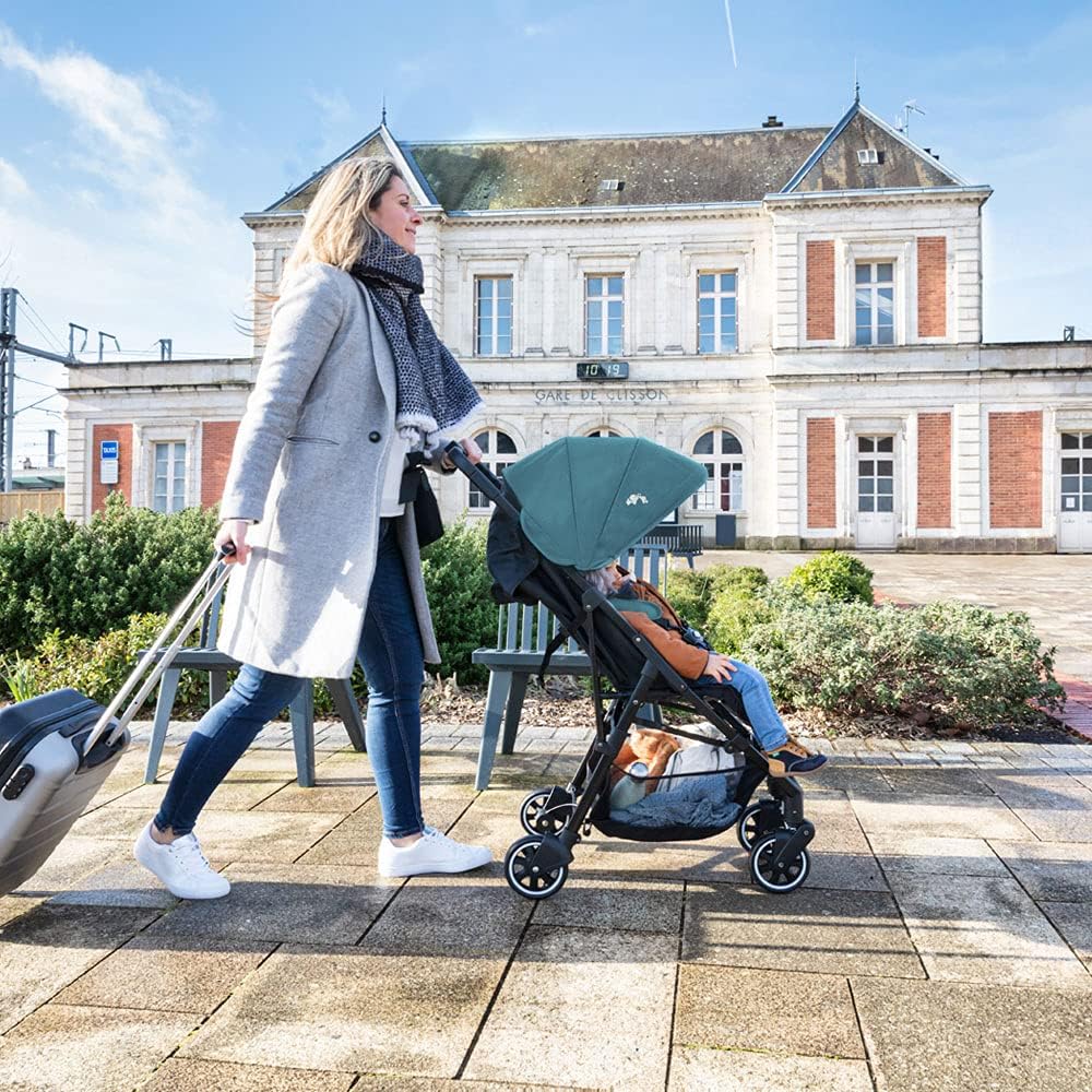 Poussette compacte 3 roues légère et pliable